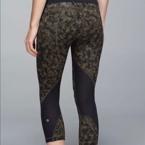 Lululemon cropped run inspire camo leggings. SZ 8